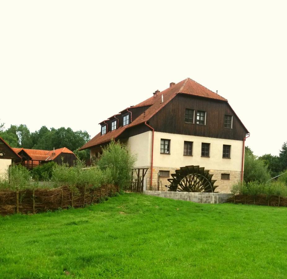 Kratochviluv Mlyn Hotel Cervena Lhota  Exterior photo
